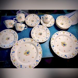 Vintage Manchester by Nikko Dinnerware/China. 19 piece set Made in Japan